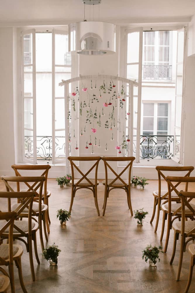 ceremonie-mariage-arche-fleurs ceremonie-mariage-arche-fleurs-allee