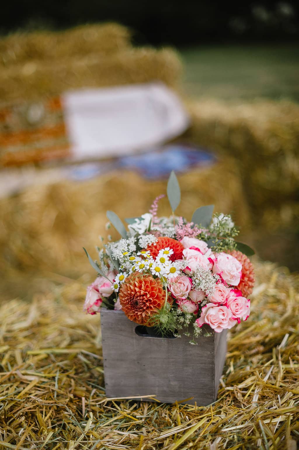 caisse-fleurie-champetre-ceremonie-mariage