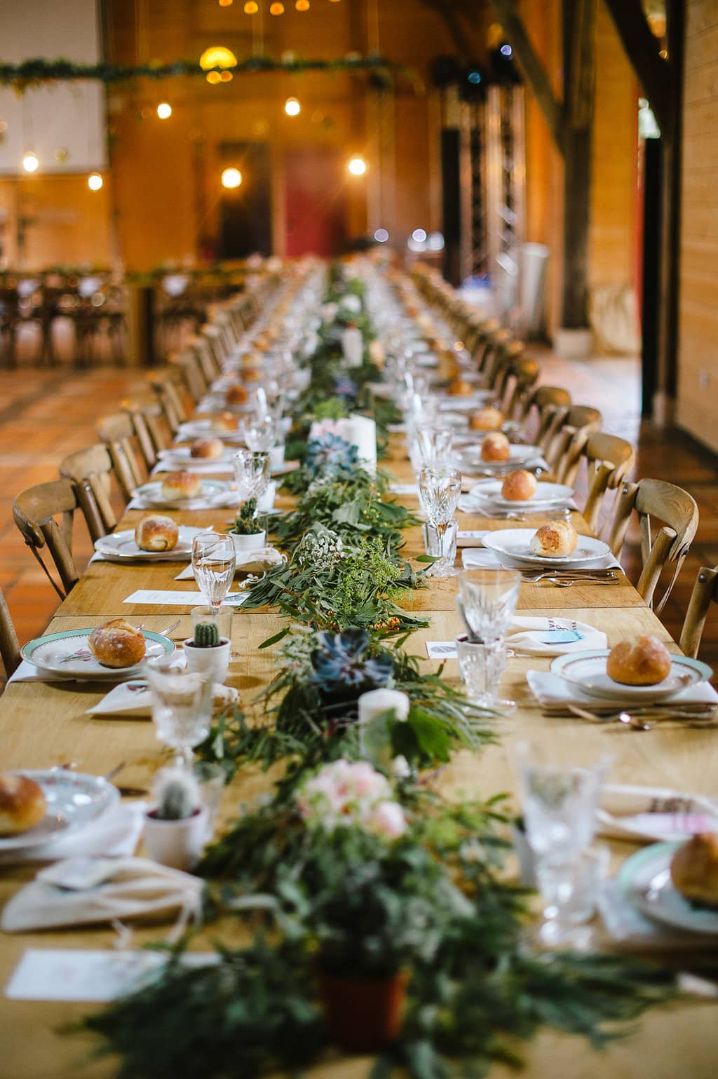 centre-table-chemin-vegetal-plante-grasse-mariage