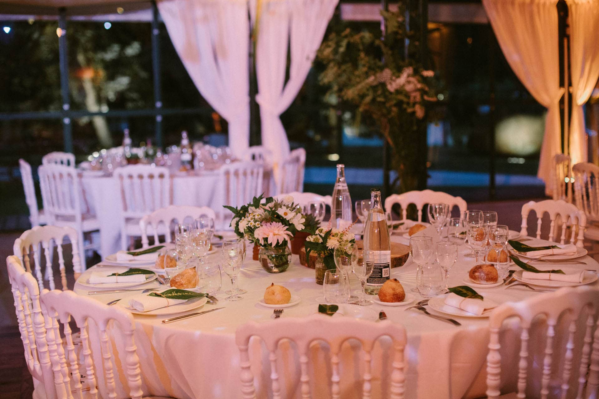 centre-table-invites-pastel-mariage