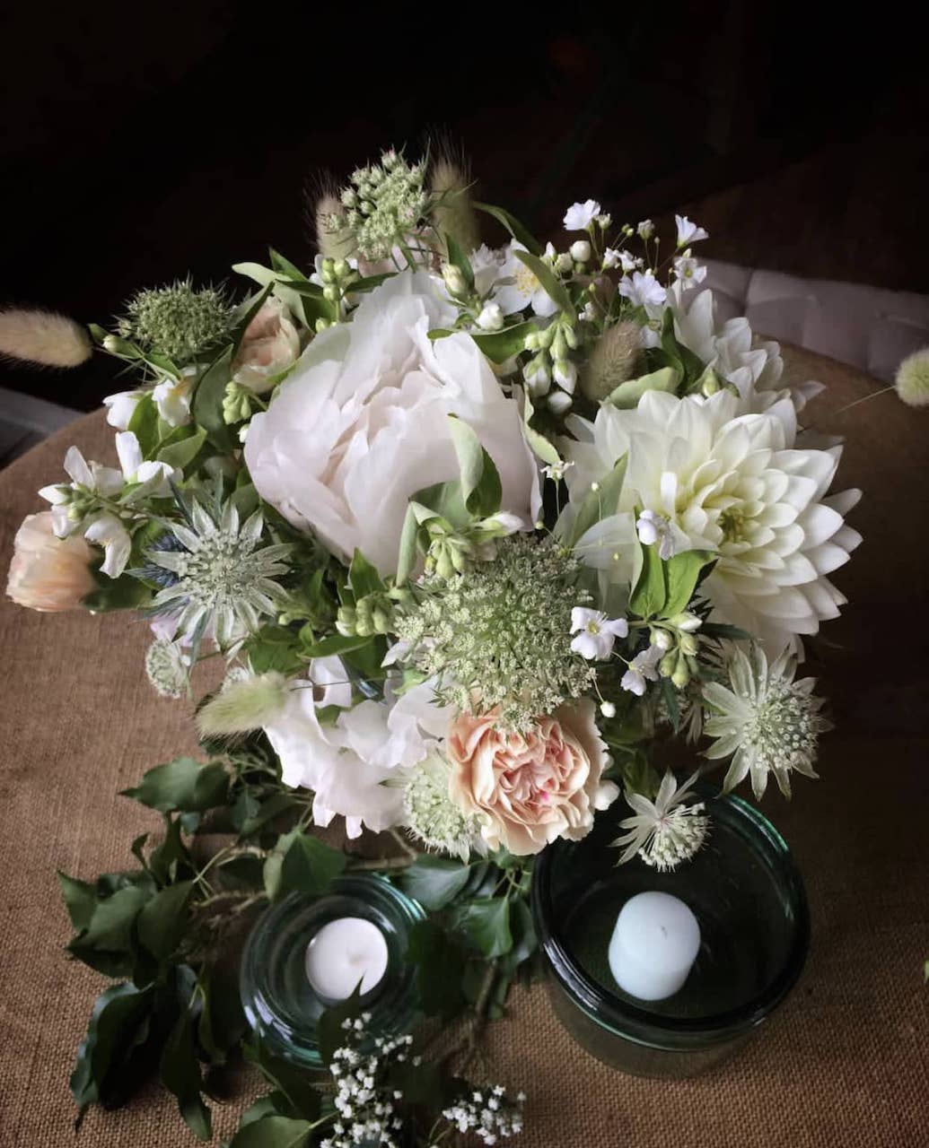 lieu-reception-champetre-pastel-bouquet-table-mariage